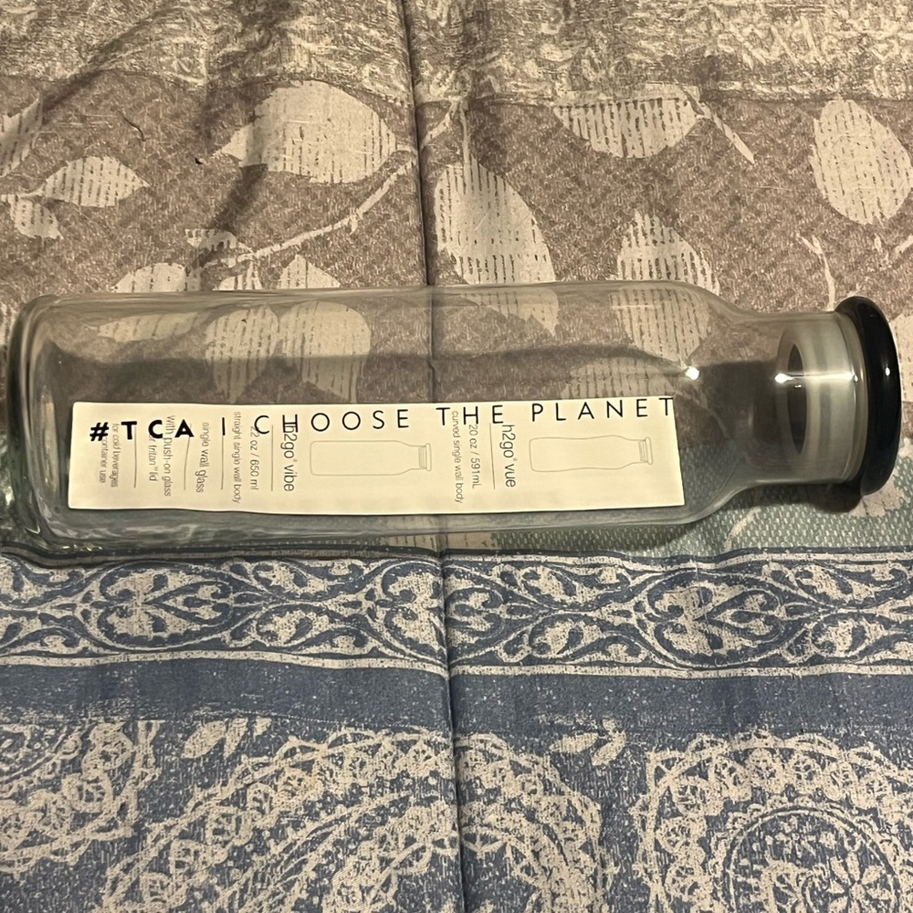 NEW: TCA I Choose The Planet Glass Water Bottle  20FL OZ Earth Friendly